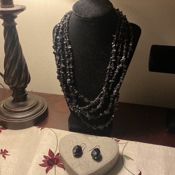 Necklace w/5 strands of stone beads, and set of earrings sold with it! - Picture 6 of 7